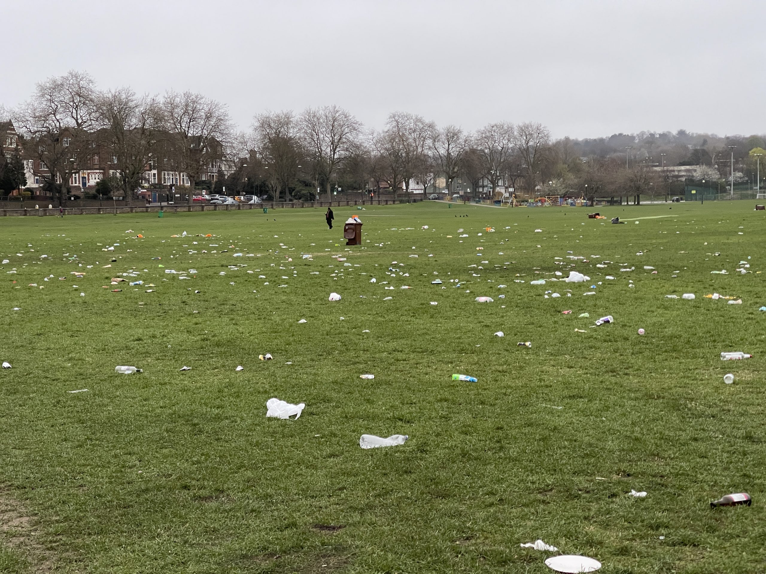 Pictures: Aftermath of large gathering and 'partying' at Forest Rec in Nottingham 7B854A11 891A 413F B5DD 30DE3BFBE5E6 scaled