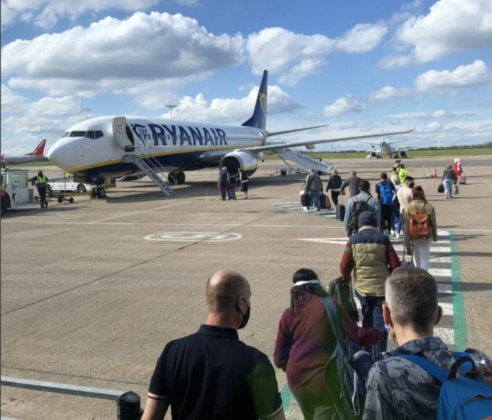 © East Midlands Airport Ryanair