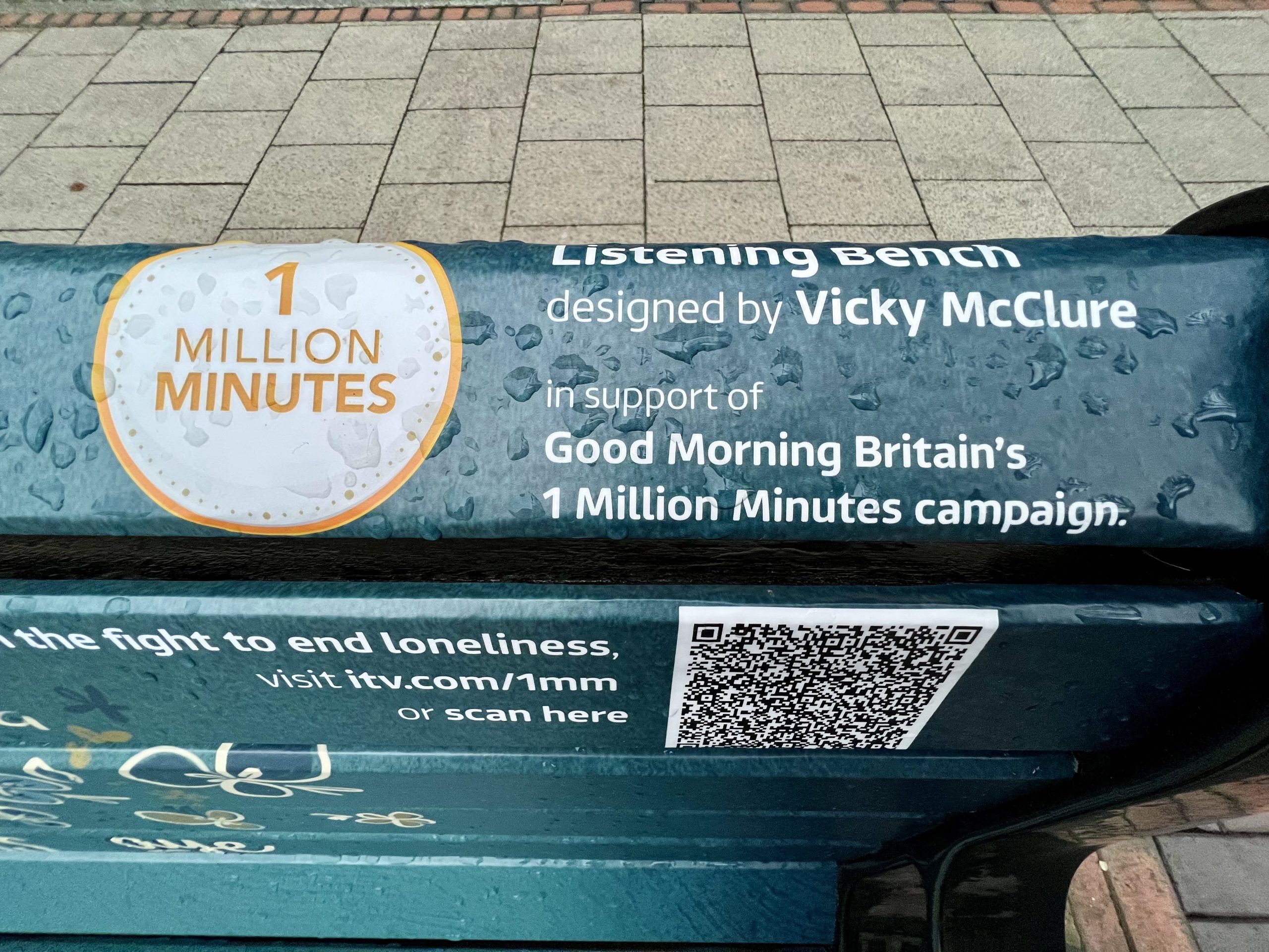 Pictures: Vicky McClure designs 'listening bench' for ITV One Hundred Minutes campaign - see how you can help