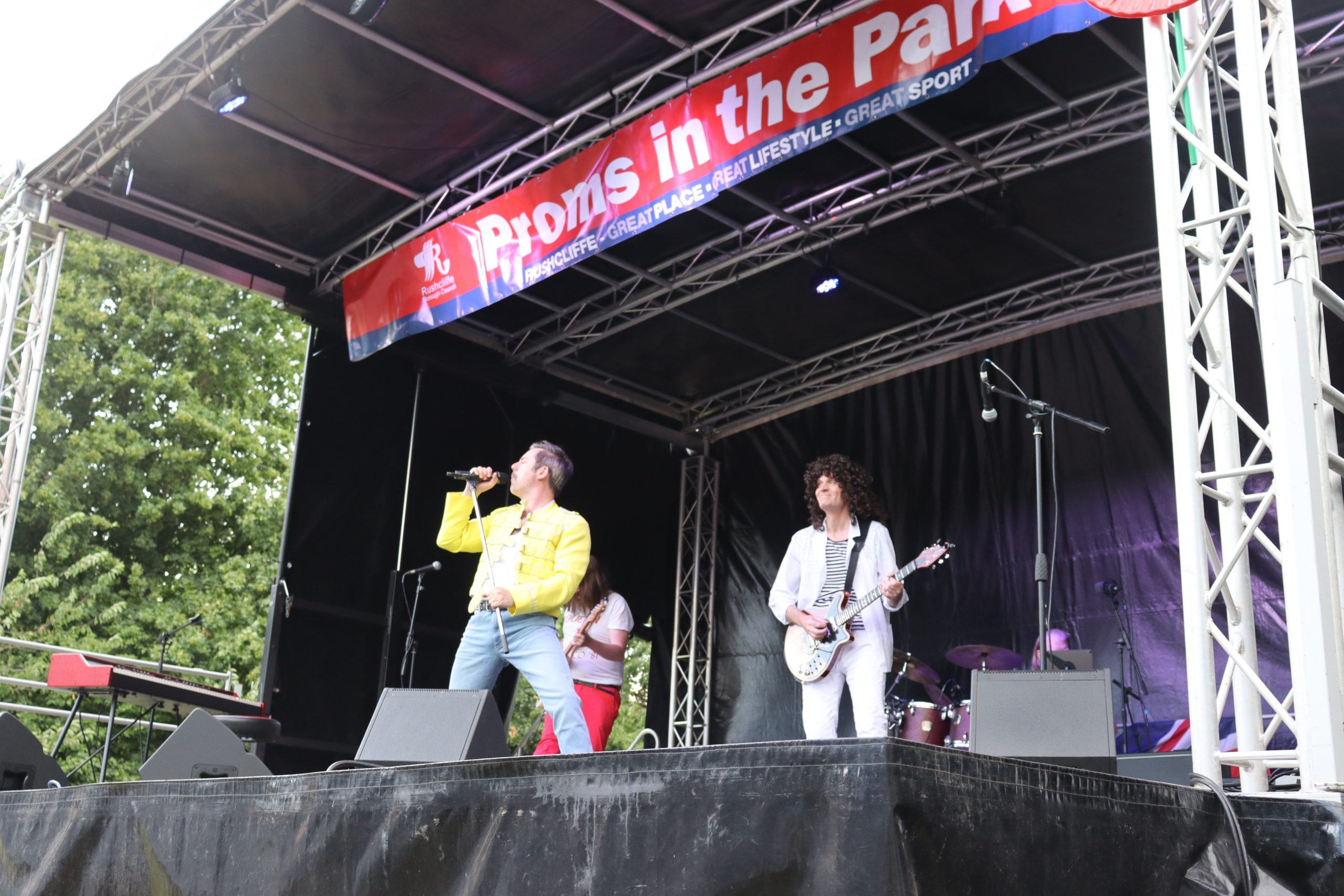 Rob Lea and UK Queen Tribute Band Majesty stunned the crowds scaled