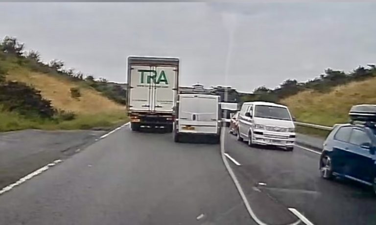 Suspects hide in woods after Nottinghamshire van chase