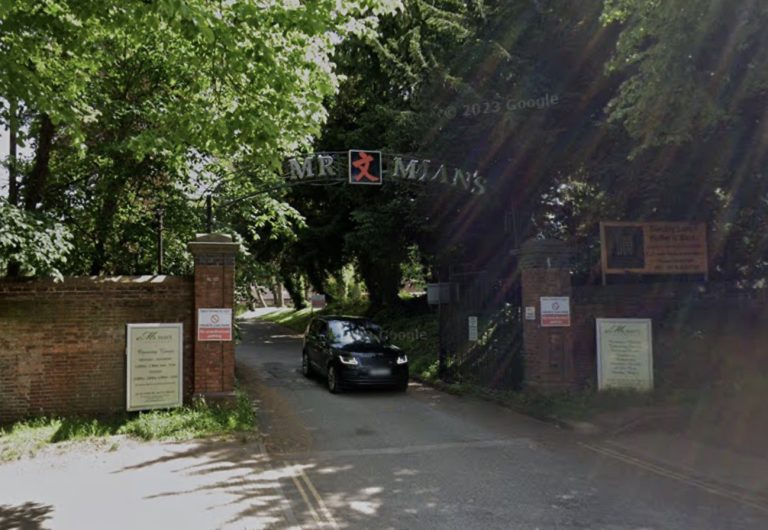 Updated – Wollaton: Chairs and punches thrown in restaurant fight – police release images