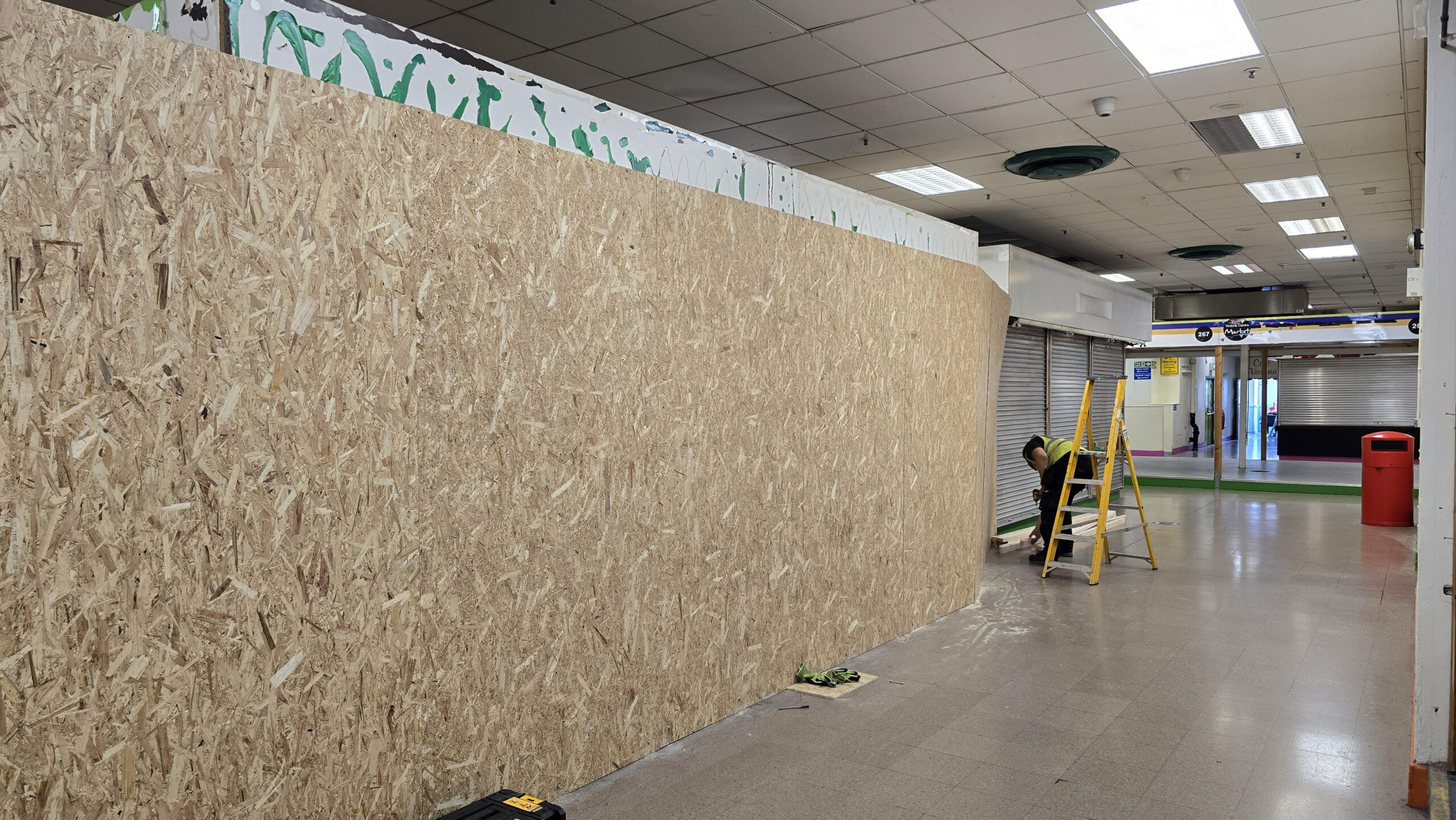 Five traders refuse to leave Victoria Centre Market as boarding goes up Hoardings are going up in the Victoria Centre Market LDRS scaled