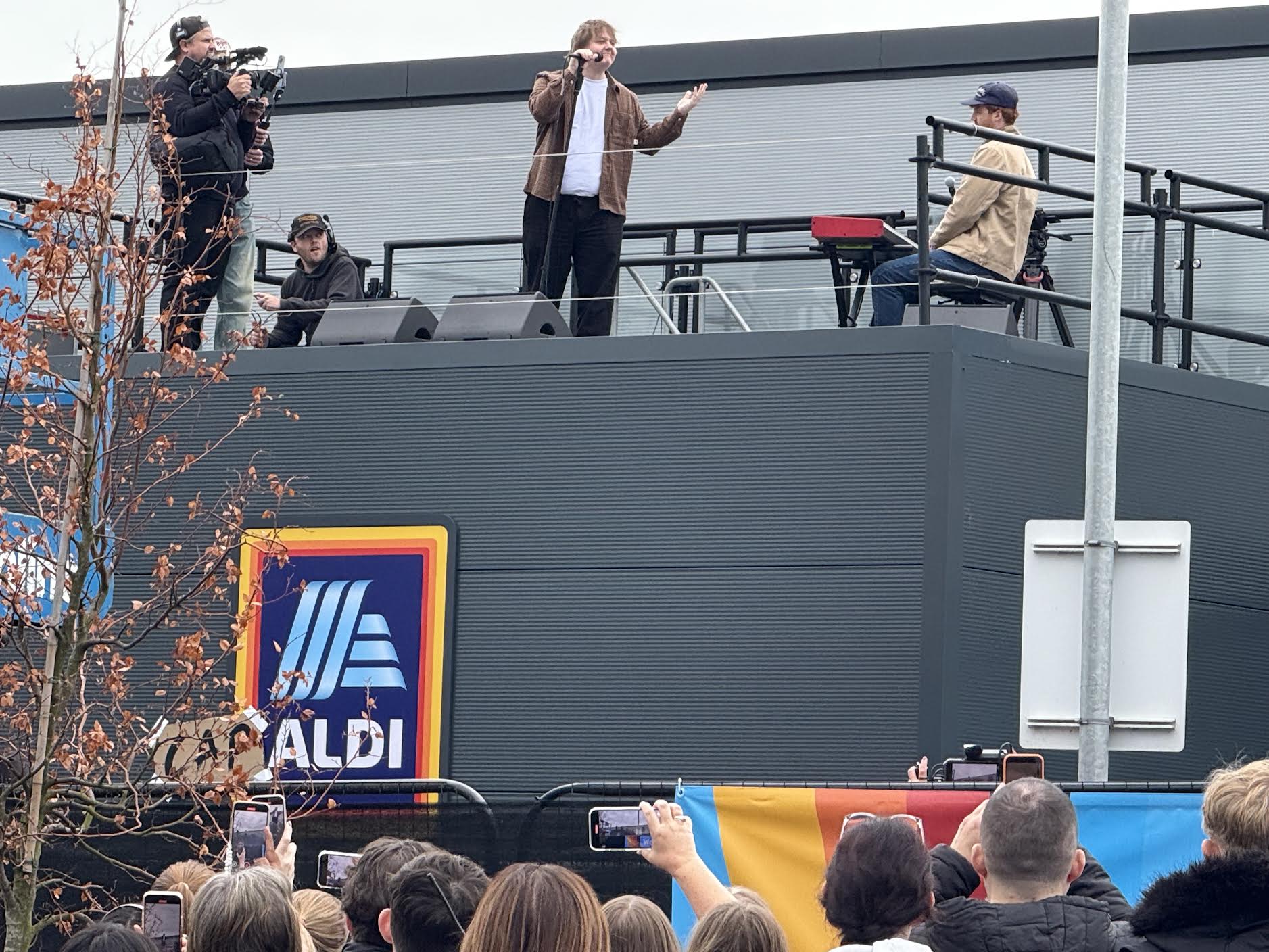 Lewis Capaldi plays West Bridgford in surprise performance 0 6 3