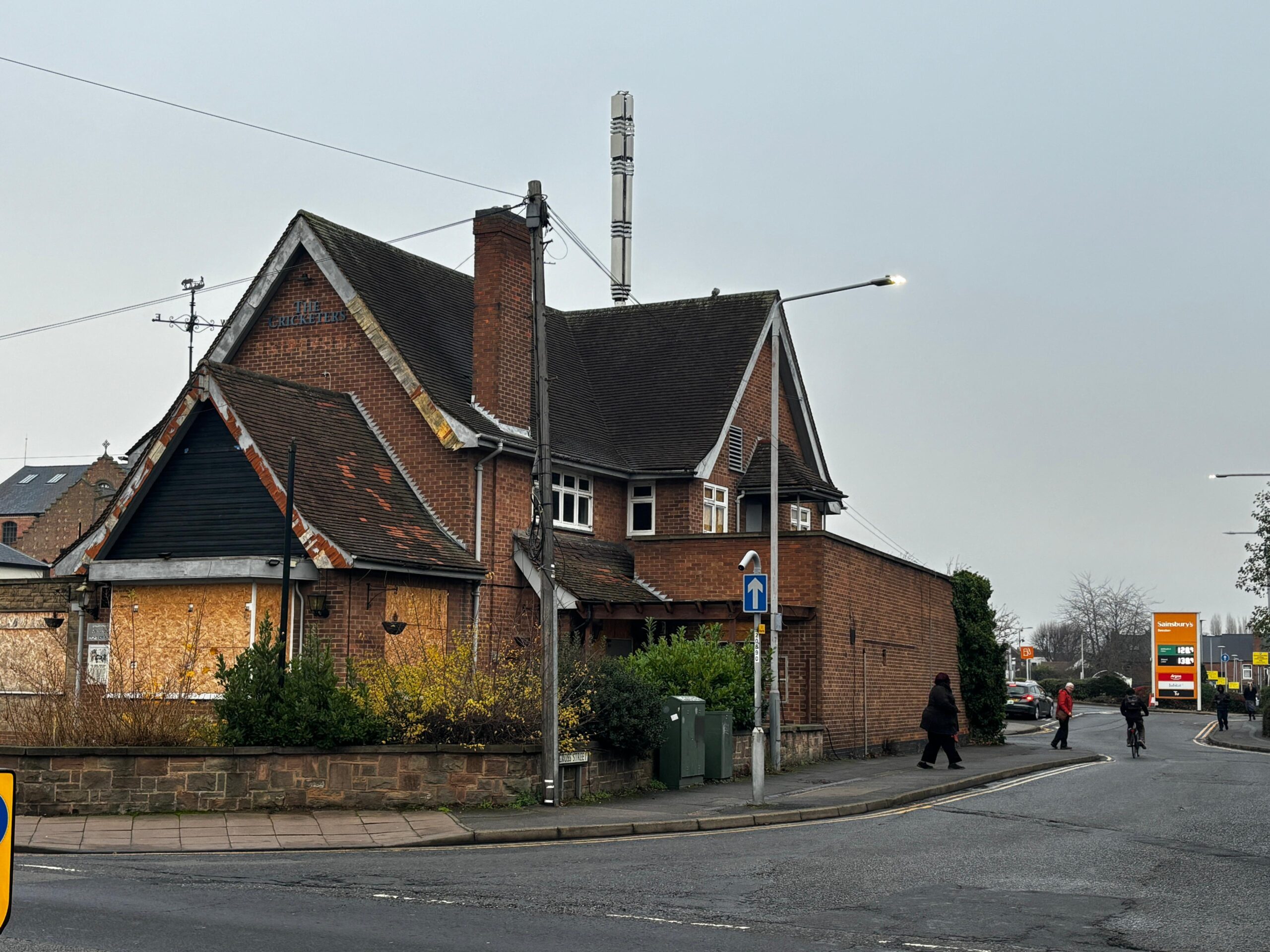 Concerns about the safety of derelict Nottinghamshire pub CricketersPub scaled