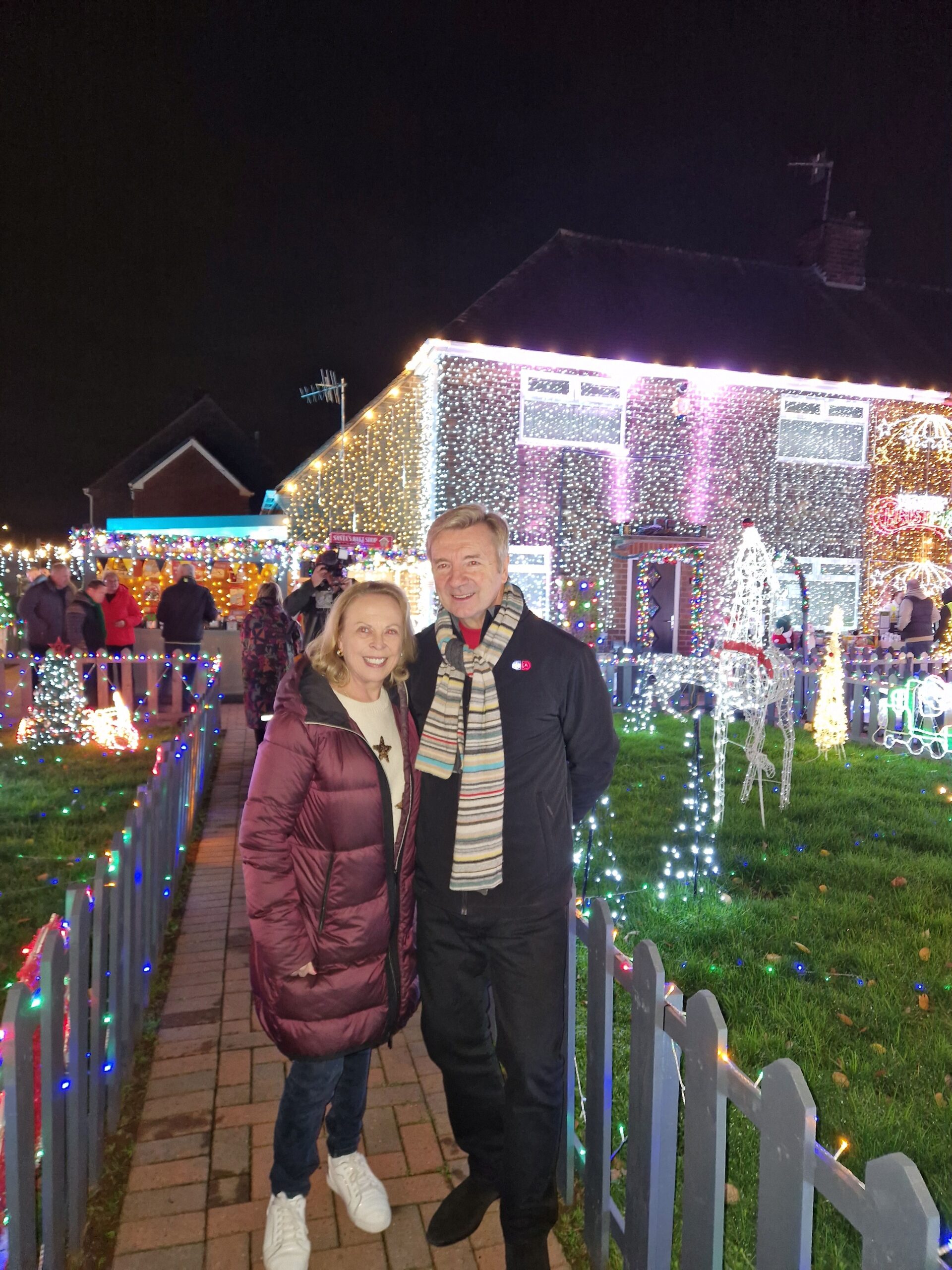 Nottingham family raises £300,000 with annual Christmas lights Torvill and Dean at the Nuthall Lights scaled