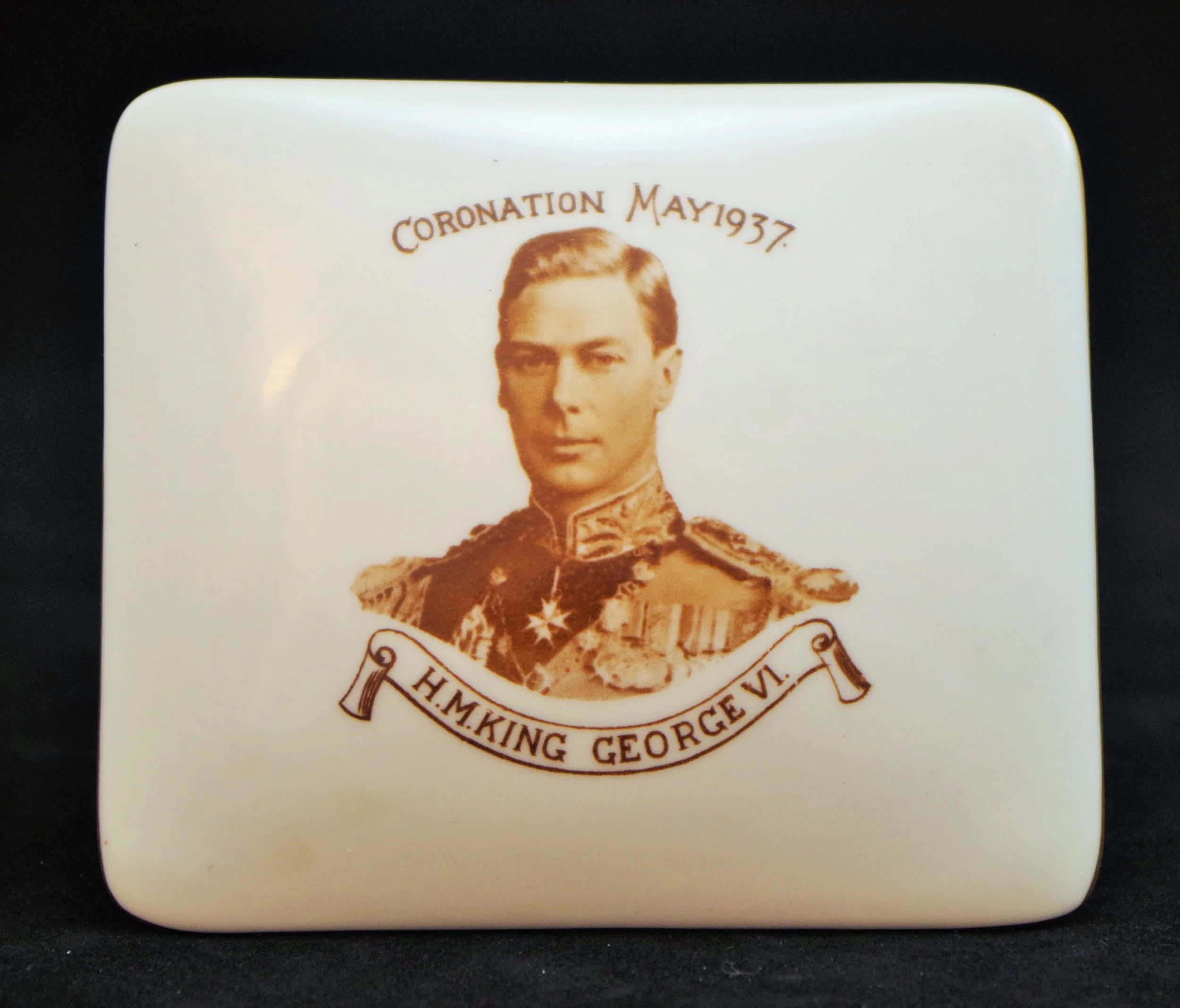 Betty royal crown derby george VI 1937 betty wherry mark coronation box shape 1920 A332