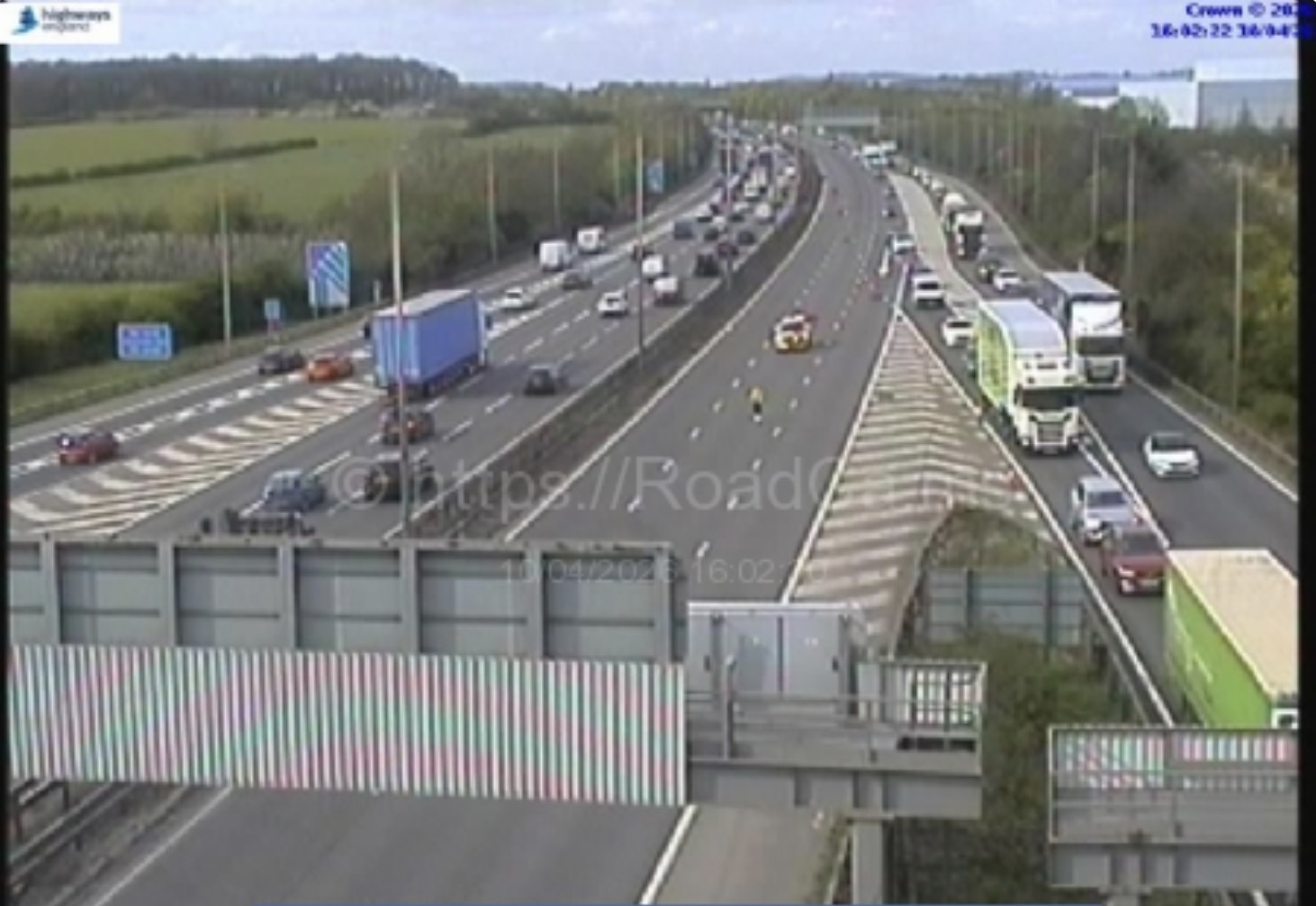 Updates: M1 Leicestershire closed both ways after serious collision Screenshot 2026 04 10 at 16.02.41