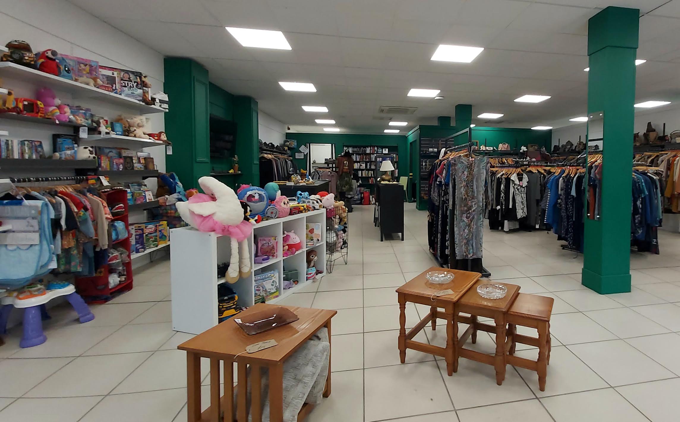 Lincs & Notts Air Ambulance opens shop in Arnold 0 4