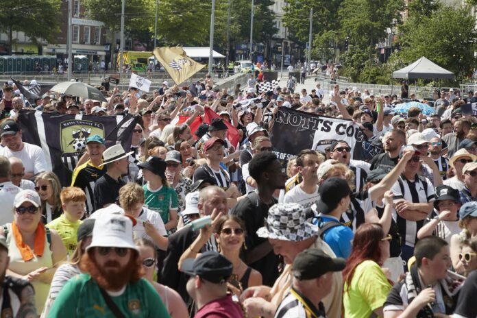 0-7 Pictures: 8,000 fans celebrate civic reception for Notts County at Old Market Square