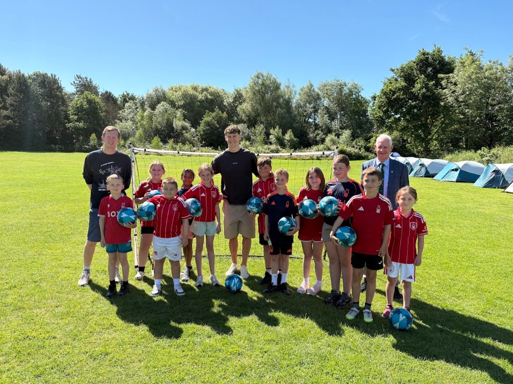 Nottingham Forest captain cuts ribbon opening Ruddington Learning Village HLL9E7mXIAATfAA