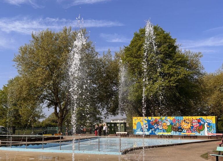 Victoria Embankment paddling pool closed due to health and safety issue