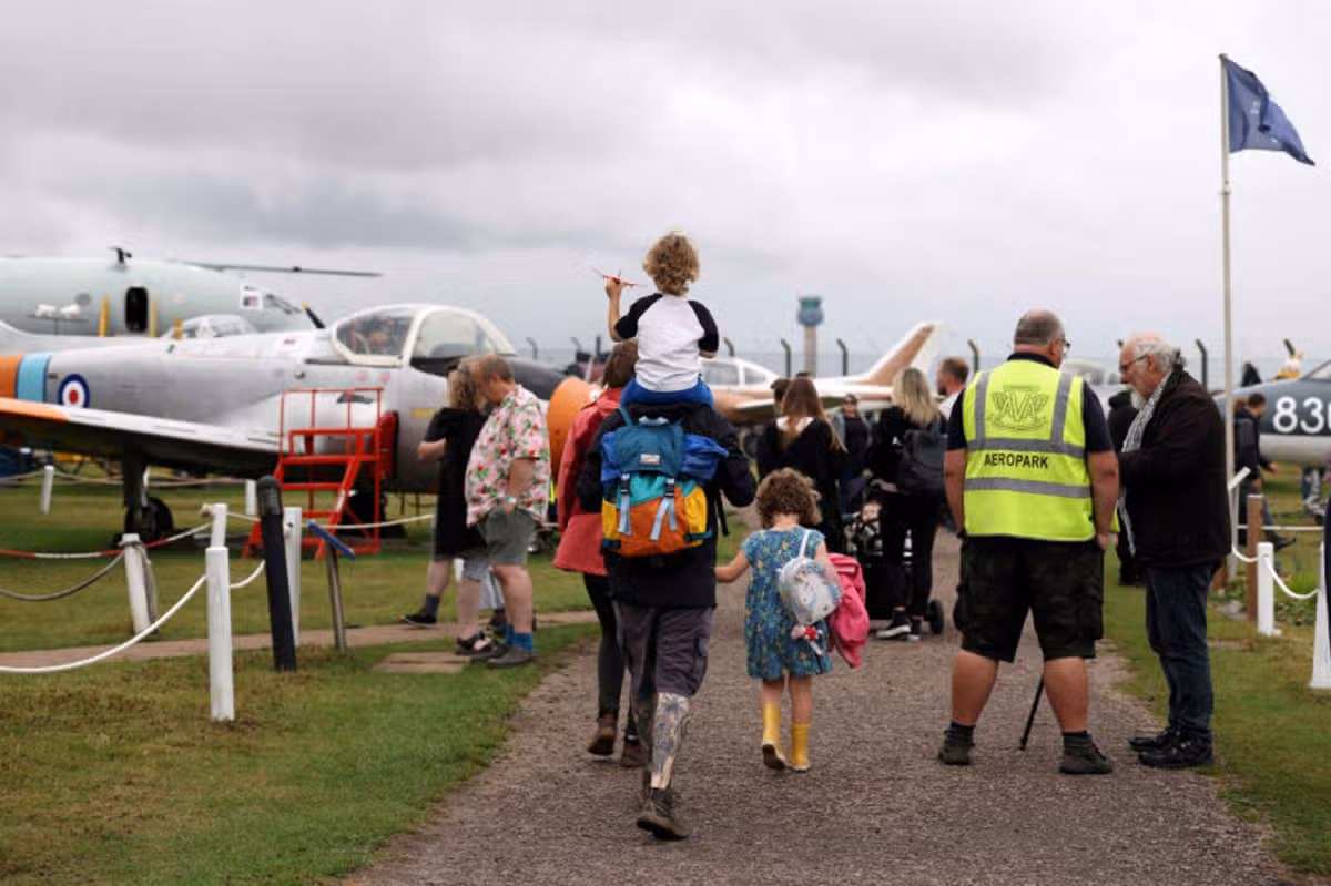 The free airport trail offering close-up views of planes taking off and landing 801 fundaysun1.jpg