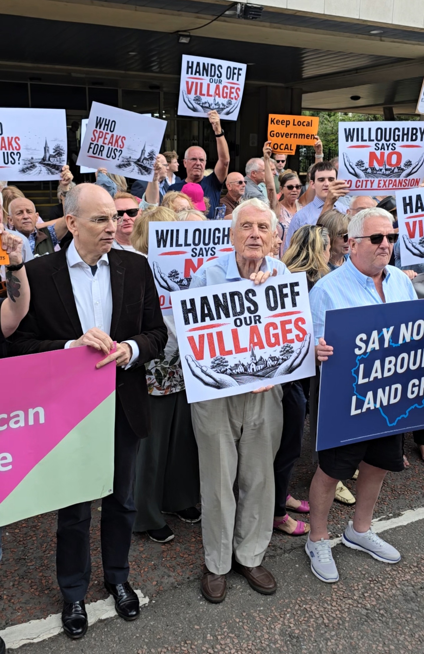 Leicester: Large protest outside county hall as residents, MPs and councillors call city expansion ‘horrific’ 1000161993