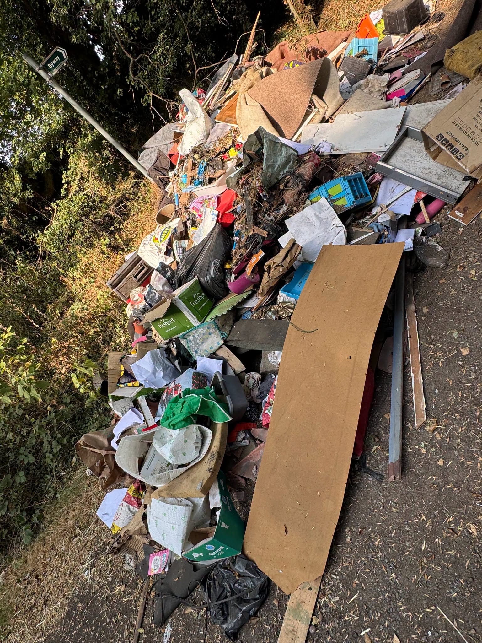 Tradesperson gets £1,000 penalty charge notice after fly-tipping in Teversal 778258744 1053995610948623 7338073805522408169 n.png